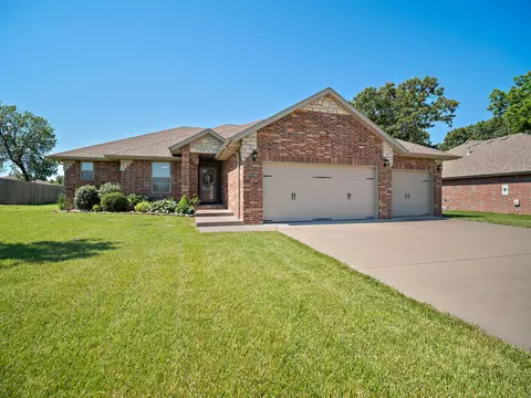 5740 E Gatehouse Dr, Springfield, MO 65802 photo 1