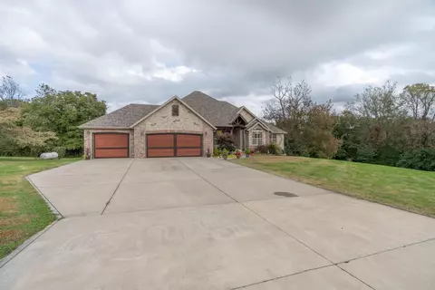 2004 S Hillock Ct, Ozark, MO 65721 photo 1