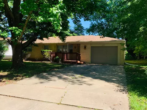 1232 E Cambridge St, Springfield, MO 65804 photo 1