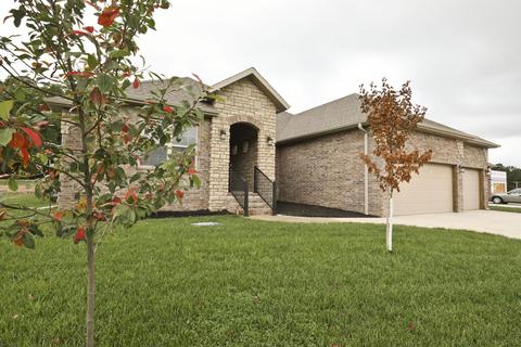 1705 W Gaslight Dr, Springfield, MO 65810 photo 1