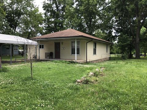 314 E Cofield St, Aurora, MO 65605 photo 1