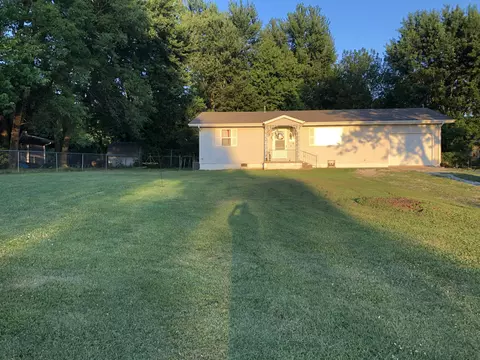 560 N White Oak St, Marshfield, MO 65706 photo 1
