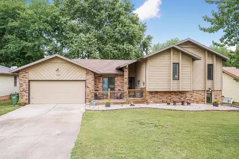 2047 E Lon St, Springfield, MO 65803 photo 1