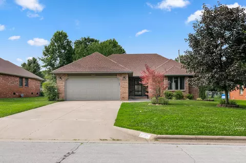 1043 W Whiteside St, Springfield, MO 65807 photo 1