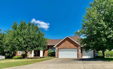 140 Bayberry Dr, Ozark, MO 65721 photo 1