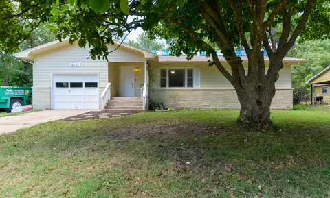 3037 W Page St, Springfield, MO 65802 photo 1