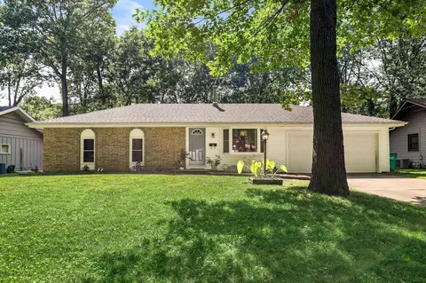 911 S Cavalier Dr, Springfield, MO 65802 photo 1