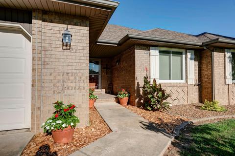 405 Yosemite Dr, Nixa, MO 65714 photo 1