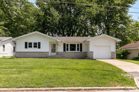 2430 S Delaware Ave, Springfield, MO 65804 photo 1