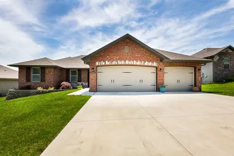 1064 E Lakota St, Nixa, MO 65714 photo 1