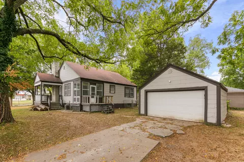 900 W Sunshine St, Springfield, MO 65807 photo 1