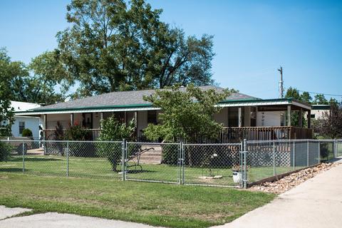 828 Cherry St, Cabool, MO 65689 photo 1