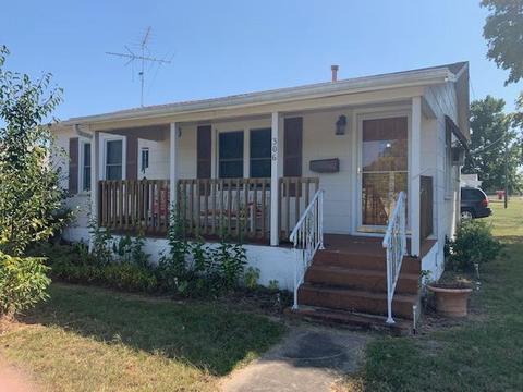 306 W Springfield St, Aurora, MO 65605 photo 1
