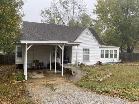 714 E Benton Ave, Ava, MO 65608 photo 1