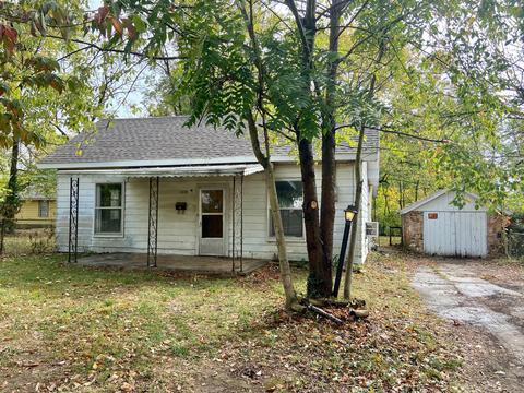 1316 E Pacific St, Springfield, MO 65803 photo 1