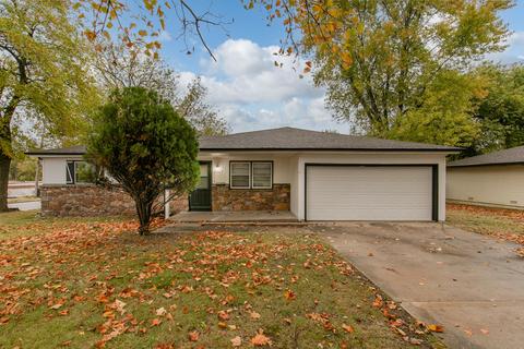 2207 E Parkwood St, Springfield, MO 65803 photo 1