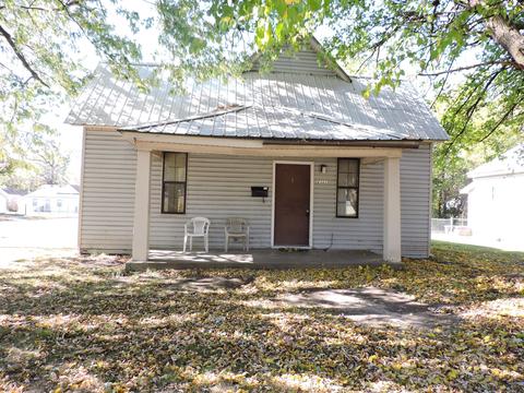 2301 N Howard Ave, Springfield, MO 65803 photo 1
