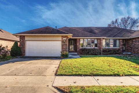 1466 E Powell St, Springfield, MO 65804 photo 1