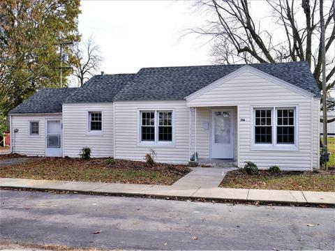 316 E Highland St, Aurora, MO 65605 photo 1
