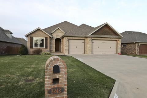 3243 W High Point St, Springfield, MO 65810 photo 1