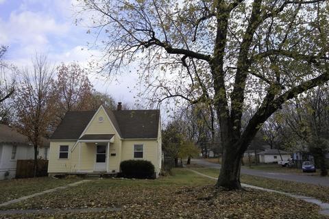 2100 N Johnston Ave, Springfield, MO 65803 photo 1