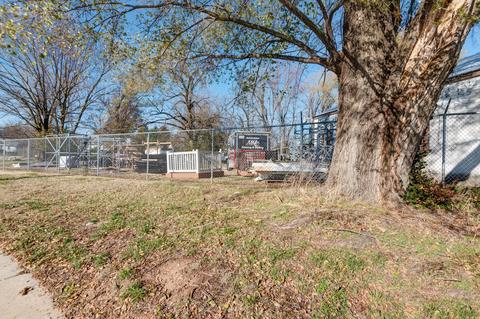 1011 W Pacific St, Springfield, MO 65803 photo 1