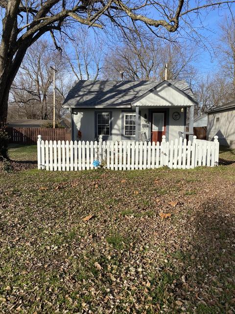 1513 E Whiteside St, Springfield, MO 65804 photo 1