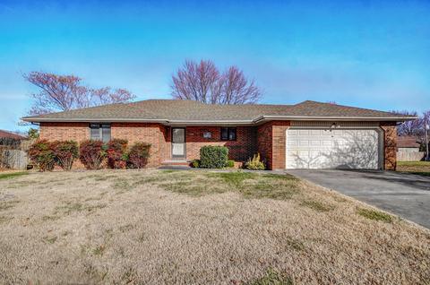 1339 E Stoneridge Dr, Springfield, MO 65803 photo 1