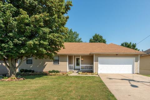 1751 E Redbud Ln, Springfield, MO 65803 photo 1