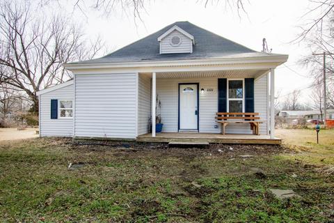 2222 W Calhoun St, Springfield, MO 65802 photo 1