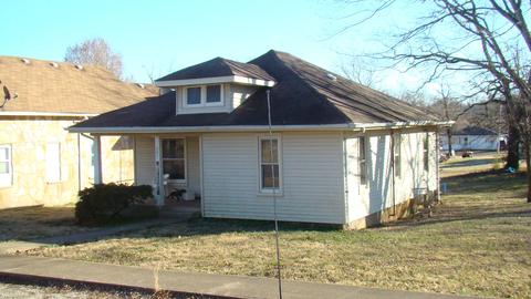 307 W 2nd St, Mountain View, MO 65548 photo 1
