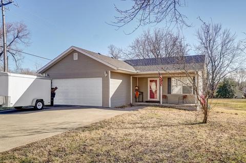 116 E Tyndall St, Aurora, MO 65605 photo 1