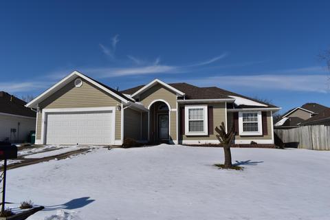 104 Penzance, Monett, MO 65708 photo 1