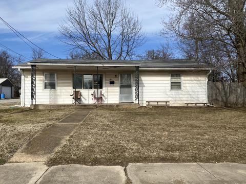 621 E Washington St, Marshfield, MO 65706 photo 1