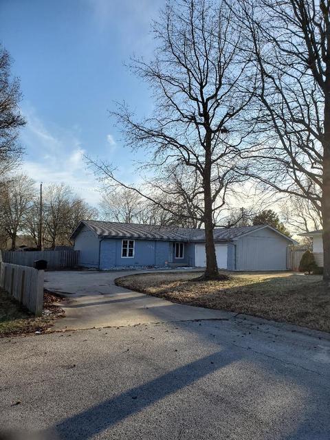 3218 E Whiteside St, Springfield, MO 65804 photo 1