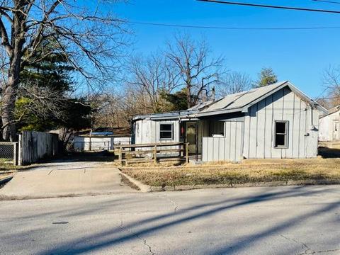 1045 E Dale St, Springfield, MO 65803 photo 1