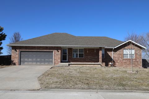 655 E Summit St, Bolivar, MO 65613 photo 1