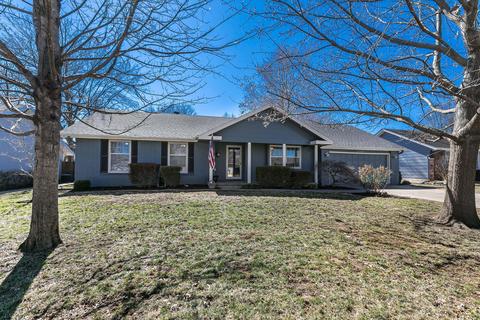 1704 E Swallow St, Springfield, MO 65804 photo 1