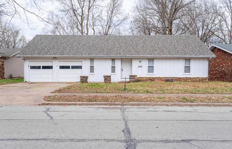 1609 W Broadmoor St, Springfield, MO 65807 photo 1