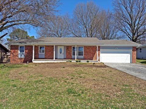 1431 E Mcclernon St, Springfield, MO 65803 photo 1