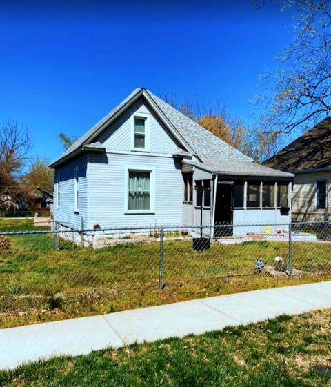 1027 W Thoman St, Springfield, MO 65803 photo 1