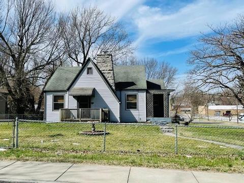 1300 W High St, Springfield, MO 65803 photo 1