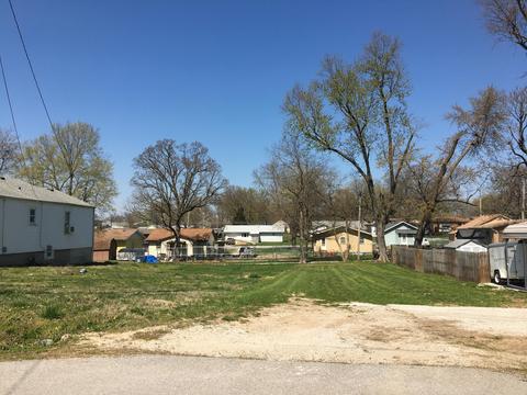 909 W Della St, Springfield, MO 65803 photo 1
