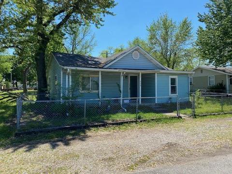 408 E 4th St, Webb City, MO 64870 photo 1