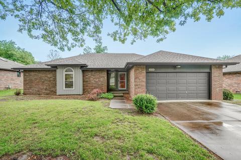 1044 W Maplewood St, Springfield, MO 65807 photo 1