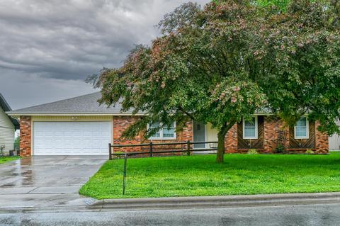 821 W Beverly Hills Dr, Springfield, MO 65803 photo 1
