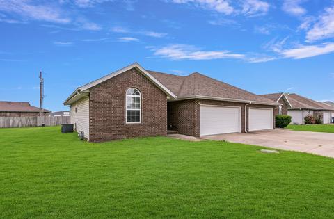 209 W 211 West Wade St, Republic, MO 65738 photo 1
