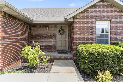 1216 E Chesapeake Dr, Ozark, MO 65721 photo 1