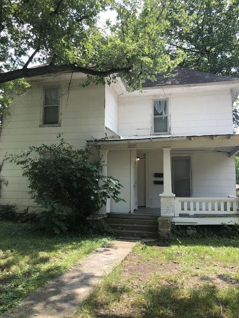2030 N Pickwick Ave, Springfield, MO 65803 photo 1