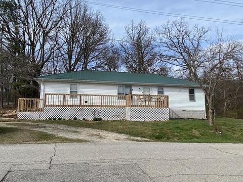 724 Highland St, Cabool, MO 65689 photo 1